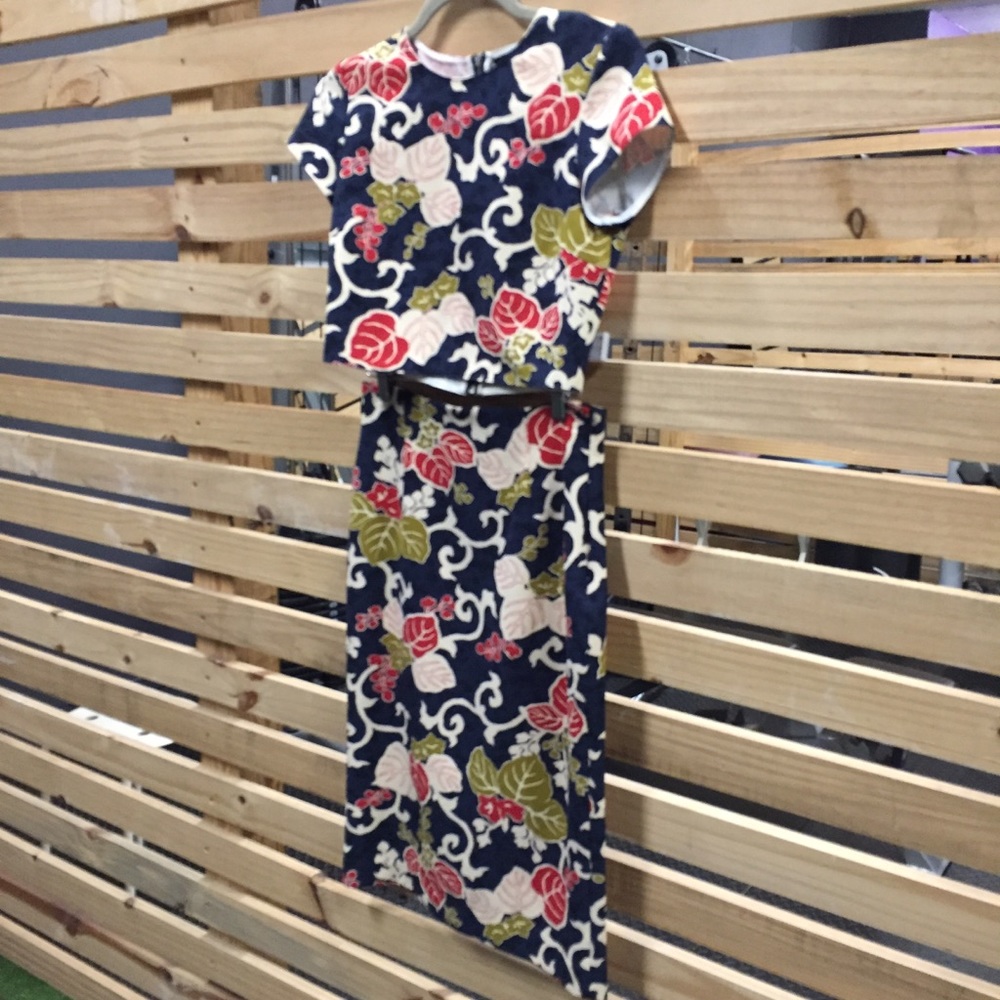 Xs Top and M Zara 2 piece floral beauty